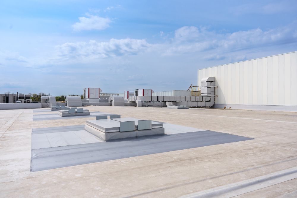 Flat commercial roofing system