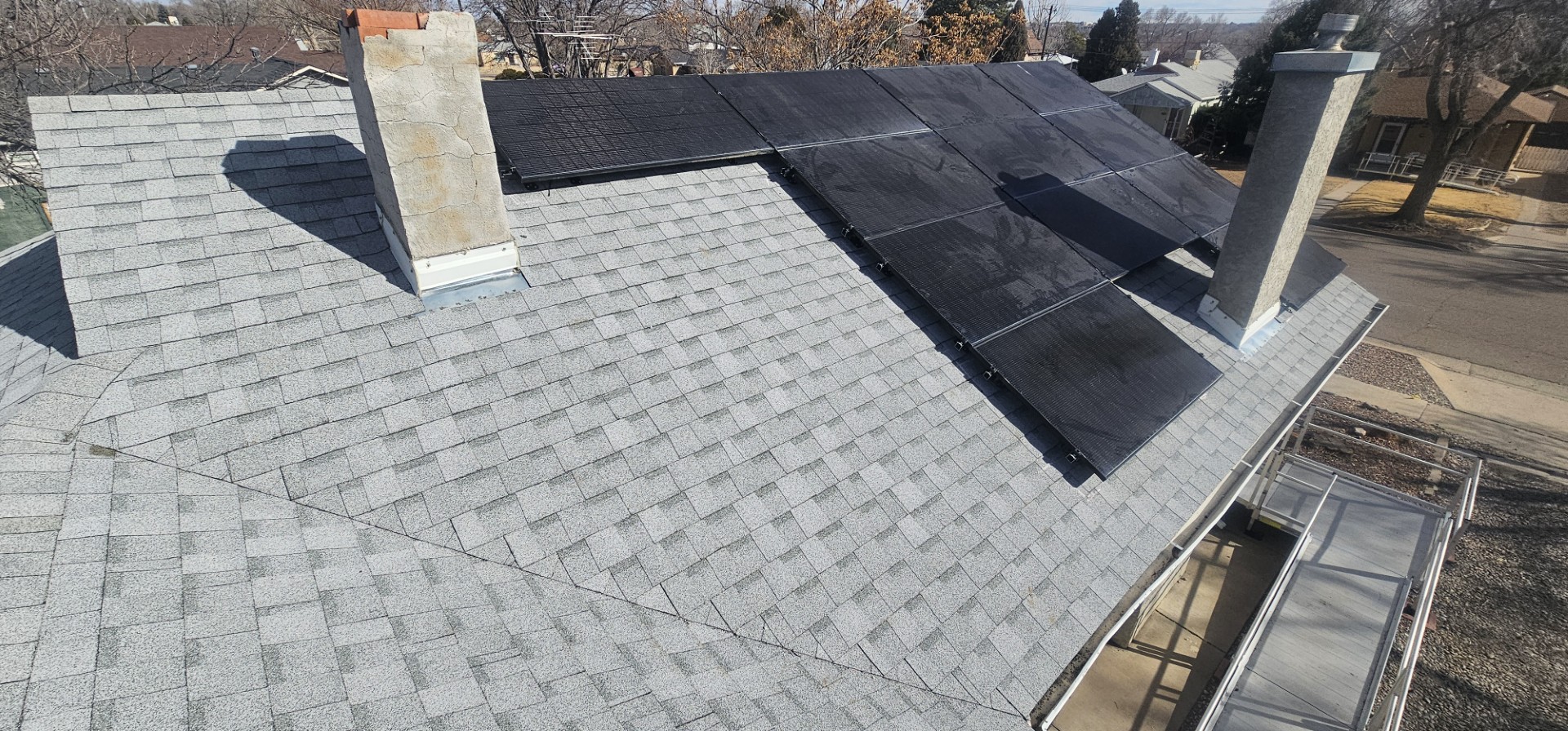 Finished asphalt shingle roof by Calvin Turner Roofing